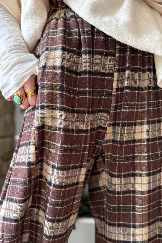 Patrick Plaid Brushed Cotton 7/8 Barrel Pant Chocolate